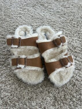 NWOT Project Cloud Faux Shearling Buckle Slide Sandals - Brown & Cream